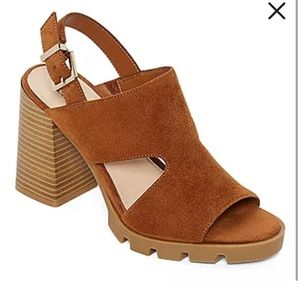 a.n.a. Tan brownish comfy sandal. Size 9M. Gently used.- lowerprice worn 3x.